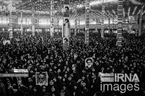 حضور رهبر انقلاب در سی و پنچ مراسم سالگرد رحلت امام خمینی (ره)