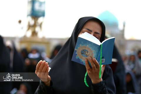 قرائت دعای عرفه در حرم مطهر رضوی
