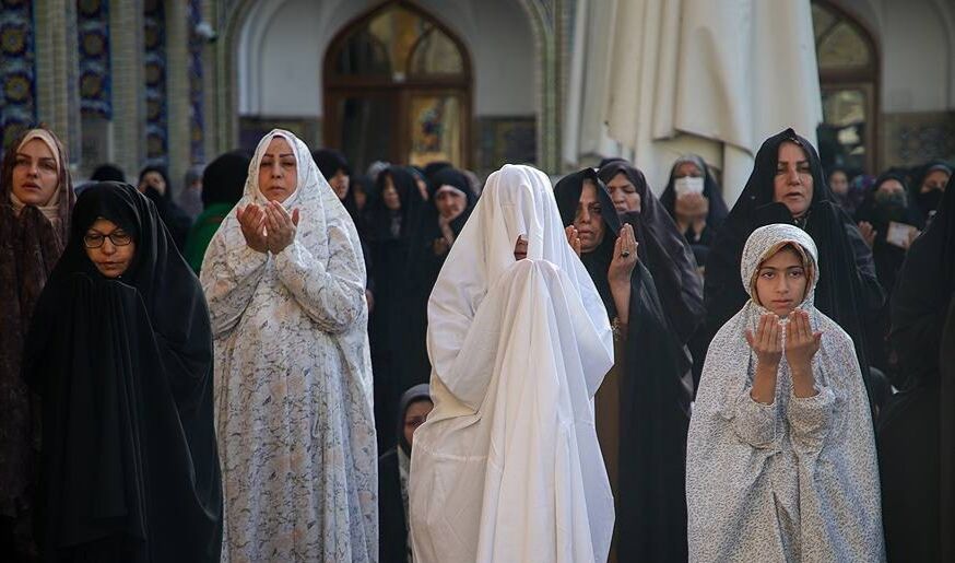 اقامه نماز عید سعید قربان و پیچیدن عطر بندگی در صحن و سرای حرم مطهر رضوی