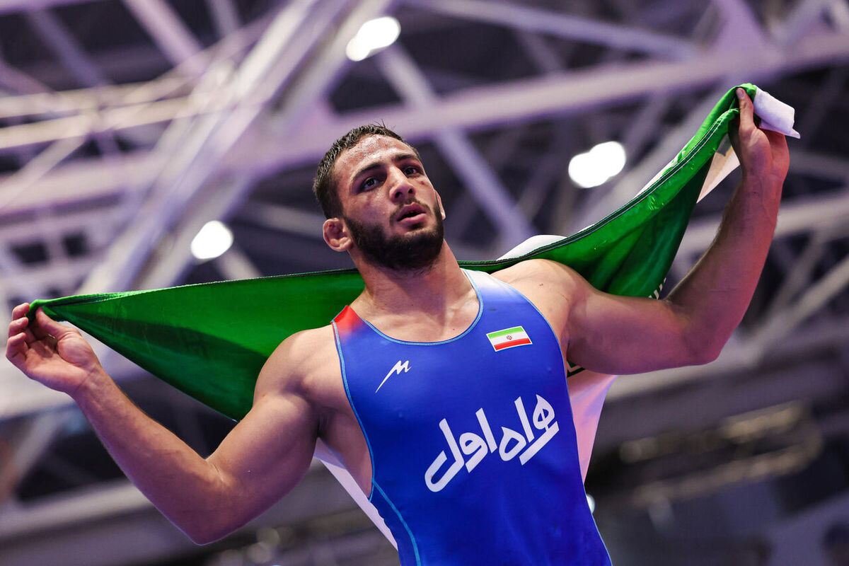 آذرپیرا طلایی شد