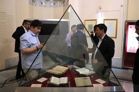 بازدید مسئولان فرهنگستان علوم قزاقستان از کتابخانه و موزه ملی ملک