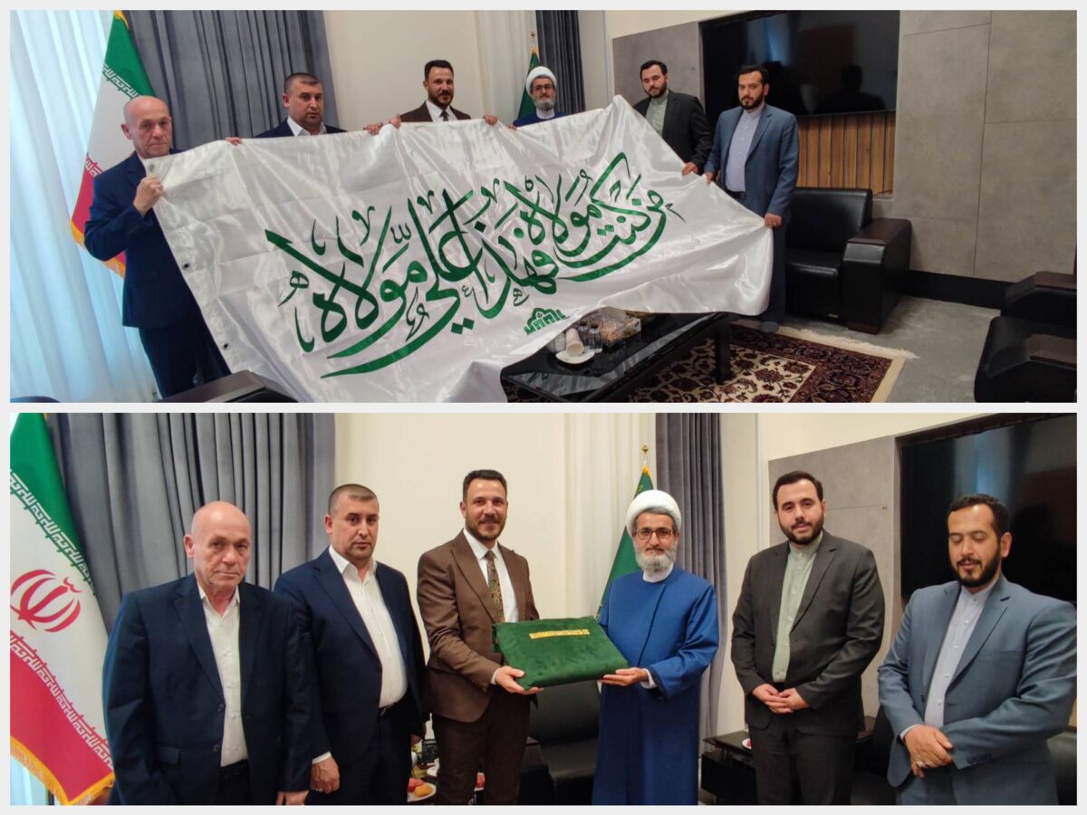 اهداء پرچم متبرک حرم آستان مقدس علوی به آستان قدس رضوی در آستانه عید غدیر