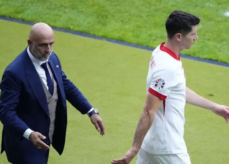 پیروزی لواندوفسکی؛ سرمربی لهستان استعفا داد!