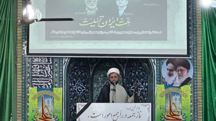 باید همگام با رهبری و در مسیر ولایت حرکت کرد