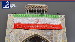 فیلم | پرچم ایران در قلب صحن انقلاب