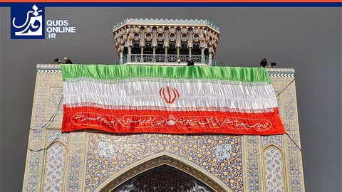 پرچم ایران در قلب صحن انقلاب