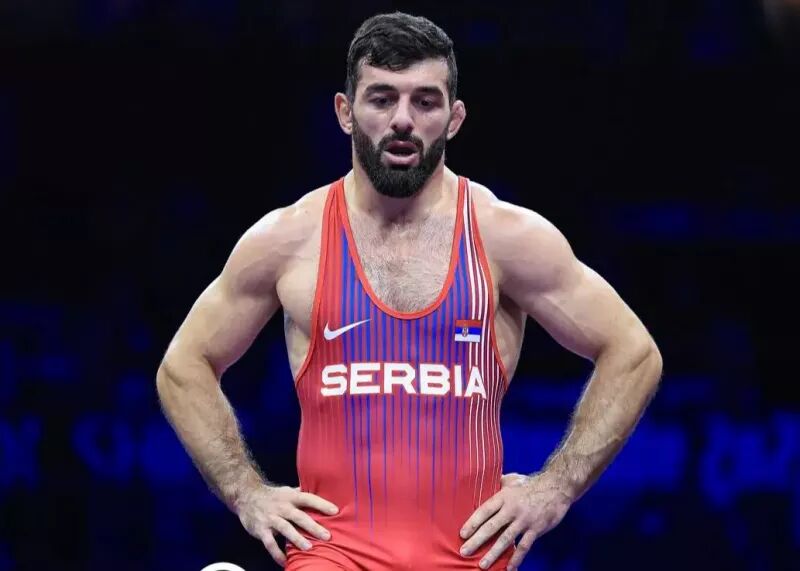 حمایت قهرمانان کشتی جهان از ایران