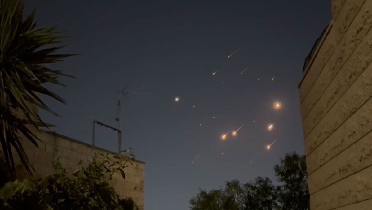 اجرای موج دوم حمله پهپادی - موشکی ایران به سرزمین های اشغالی/ تل آویو و اشدود در آتش و هراس