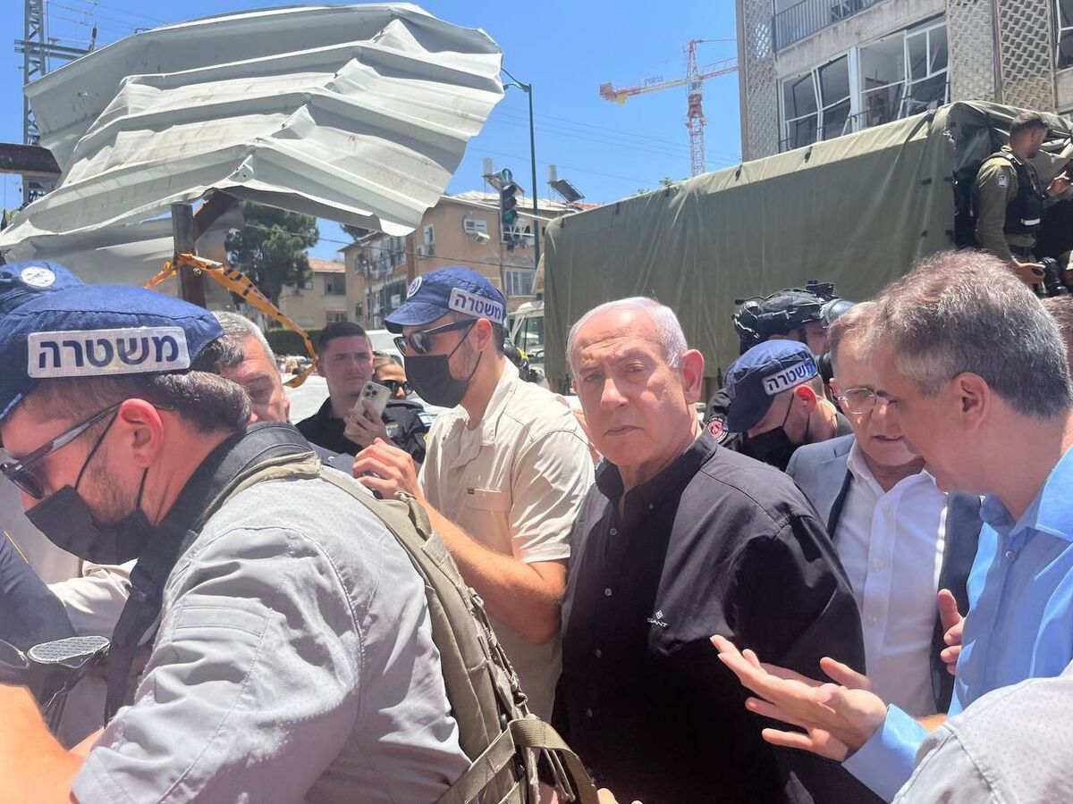 نتانیاهو بالاخره از زیرزمین خارج شد/ تصویر جدید از نتانیاهو در خرابه‌های بات یام