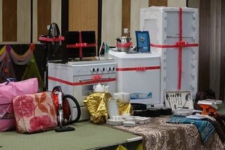 اهدای ۱۳ سری جهیزیه به زوجین نیازمند داراب با مشارکت آستان قدس رضوی