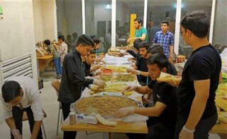 بهره‌مندی دانش آموزان مدارس امام رضا(ع) از نذورات متبرک رضوی