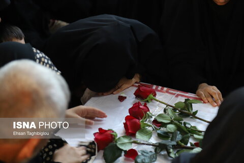 مراسم وداع با شهدای پدافند و سپاه زنجان