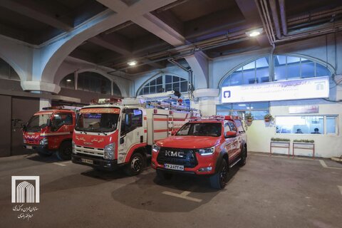 رونمایی از خودروی آتش نشانی پیشرو با سیستم واترمیست در حرم مطهر رضوی