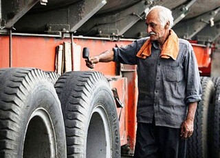 کامیونداران نیشابوری برای جابجایی رایگان کالاهای اساسی اعلام آمادگی کردند