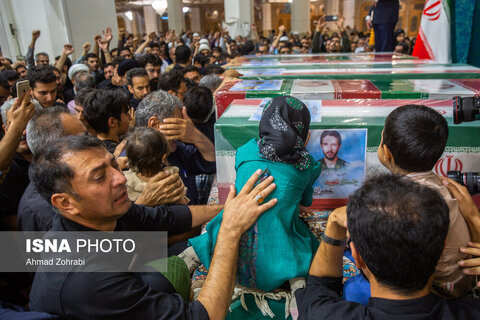 مراسم وداع با ۶ شهید حملات رژیم صهیونی در حرم حضرت فاطمه معصومه(س)