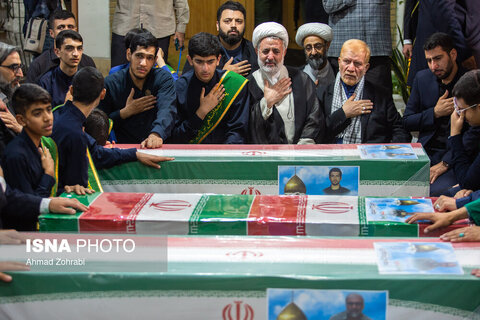 مراسم وداع با ۶ شهید حملات رژیم صهیونی در حرم حضرت فاطمه معصومه(س)