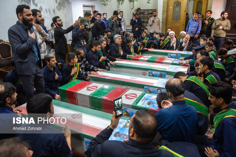 مراسم وداع با ۶ شهید حملات رژیم صهیونی در حرم حضرت فاطمه معصومه(س)