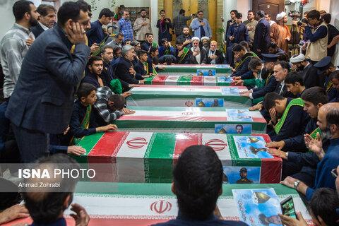 مراسم وداع با ۶ شهید حملات رژیم صهیونی در حرم حضرت فاطمه معصومه(س)