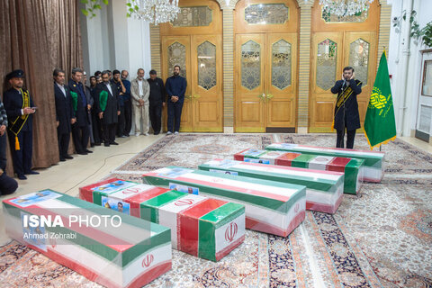 مراسم وداع با ۶ شهید حملات رژیم صهیونی در حرم حضرت فاطمه معصومه(س)