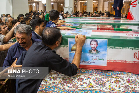 مراسم وداع با ۶ شهید حملات رژیم صهیونی در حرم حضرت فاطمه معصومه(س)