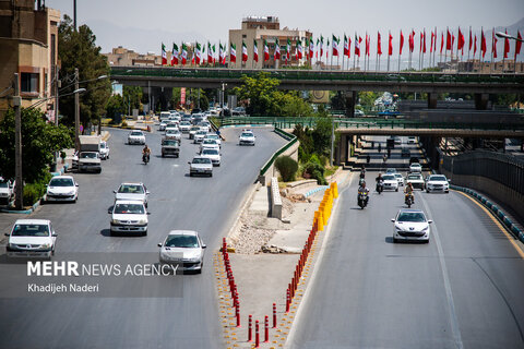 زندگی در ایران ادامه دارد...