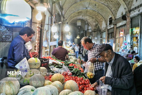 زندگی در ایران ادامه دارد...
