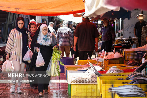 زندگی در ایران ادامه دارد...