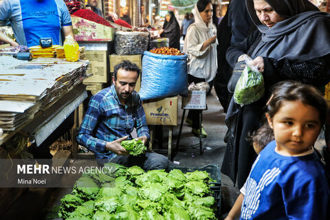 زندگی در ایران ادامه دارد...