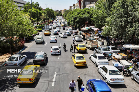 زندگی در ایران ادامه دارد...