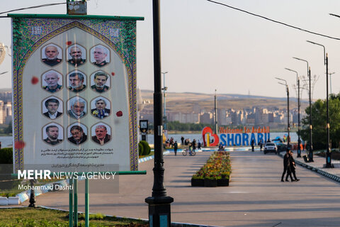 زندگی در ایران ادامه دارد...