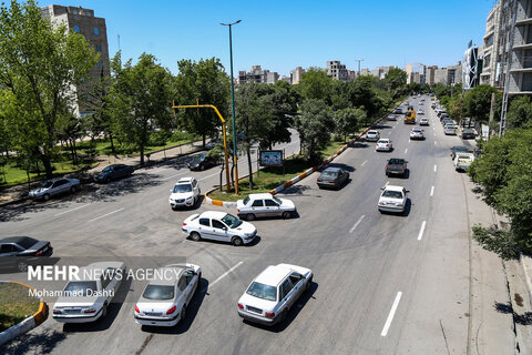 زندگی در ایران ادامه دارد...