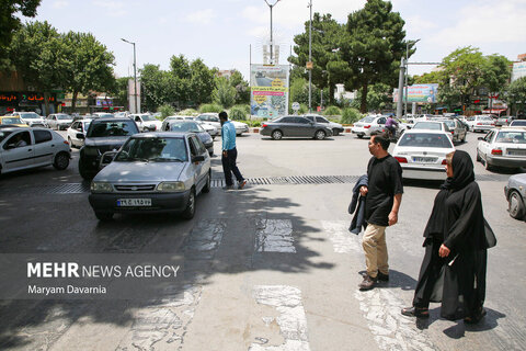زندگی در ایران ادامه دارد...
