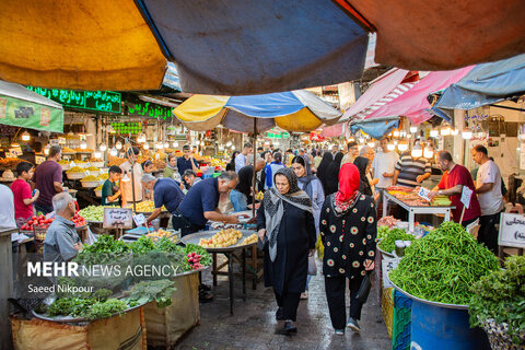 زندگی در ایران ادامه دارد...