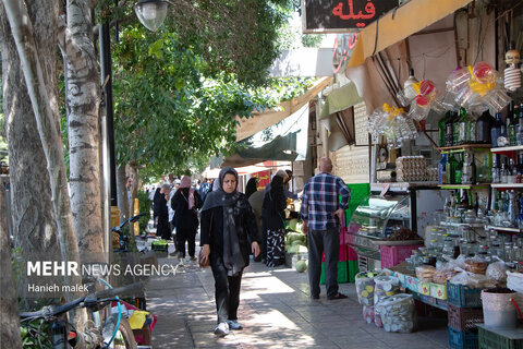 زندگی در ایران ادامه دارد...