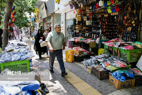 زندگی در ایران ادامه دارد...