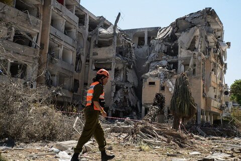 تصاویری از پاسخ موشکی ایران در شهر هولون