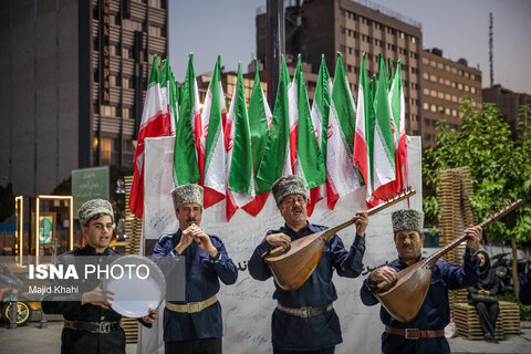 اجرای موسیقی آذری در میدان هفت تیر تهران