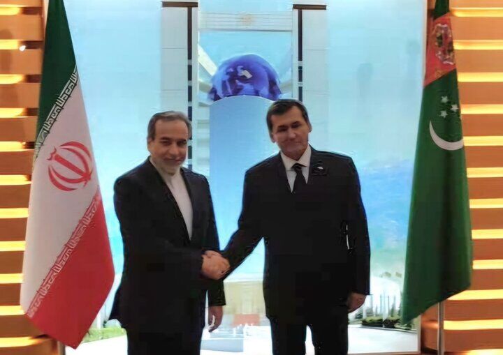 سفر عراقچی به عشق آباد و دیدار با وزیر امور خارجه ترکمنستان
