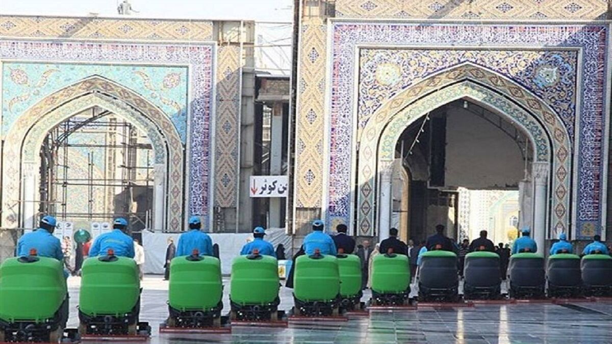انجام روزانه خدمات گسترده نظافت و تنظیف در حرم مطهر رضوی با مشارکت ۵۵۳ نیروی فعال
