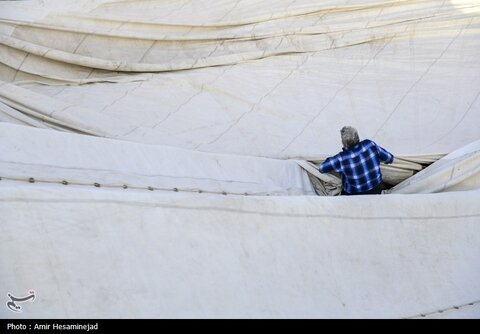 آئین سنتی برافراشتن خیمه عزای سیدالشهدا (ع) در چهل اختران قم