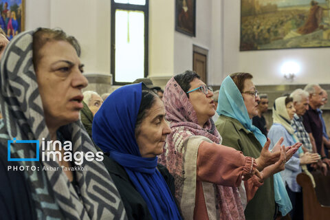 تجمع مسیحیان در حمایت از نیروهای مسلح ایران