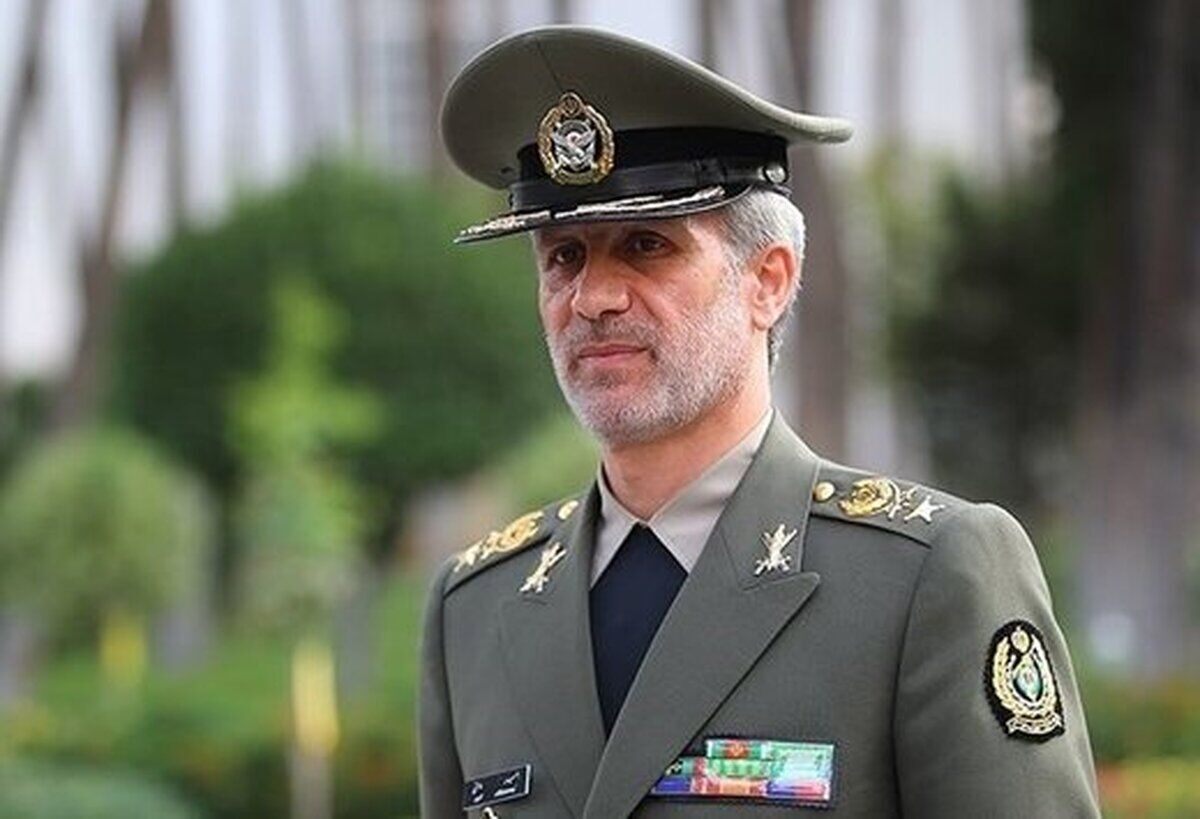 فرمانده کل ارتش جمهوری اسلامی ایران: نشان زرین ایثار و شجاعت، شایسته ملت میهن‌دوست و محتشم است