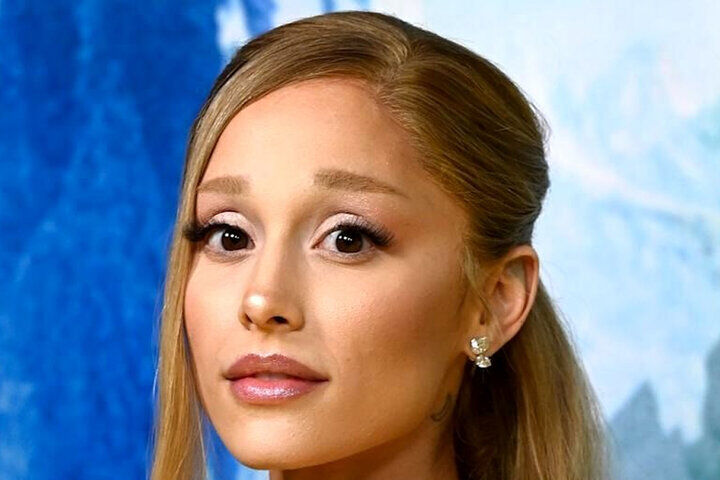 آریانا گرانده از استیضاح ترامپ برای حمله به ایران حمایت کرد