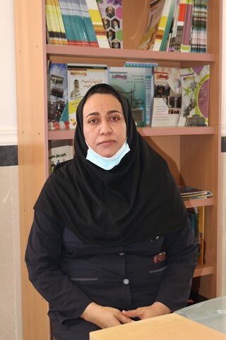درباره فاطمه گل‌ حقیقت که کمک کرد  «فیشور» روستای دوستدار کتاب بشود/این کار عشق  من است