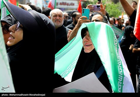 تصاویری متفاوت از حضور اقشار مختلف مردم در مراسم تشییع شهدای اقتدار