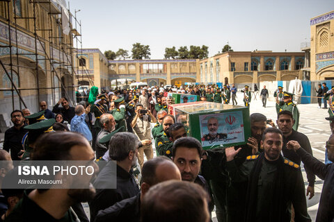 خاکسپاری پیکر شهید سرلشکر سلامی فرمانده کل سپاه در حرم حضرت عبدالعظیم حسنی (ع) - تهران