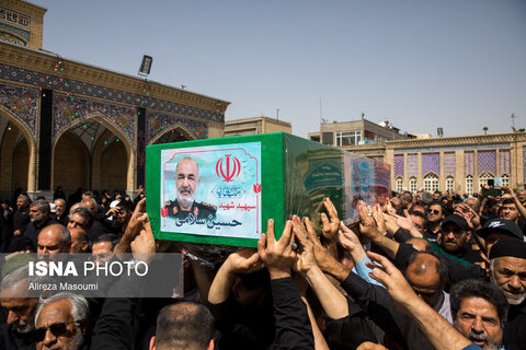خاکسپاری پیکر شهید سرلشکر سلامی فرمانده کل سپاه در حرم حضرت عبدالعظیم حسنی (ع) - تهران