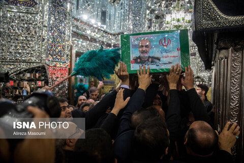 خاکسپاری پیکر شهید سرلشکر سلامی فرمانده کل سپاه در حرم حضرت عبدالعظیم حسنی (ع) - تهران