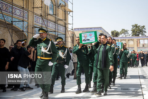 خاکسپاری پیکر شهید سرلشکر سلامی فرمانده کل سپاه در حرم حضرت عبدالعظیم حسنی (ع) - تهران