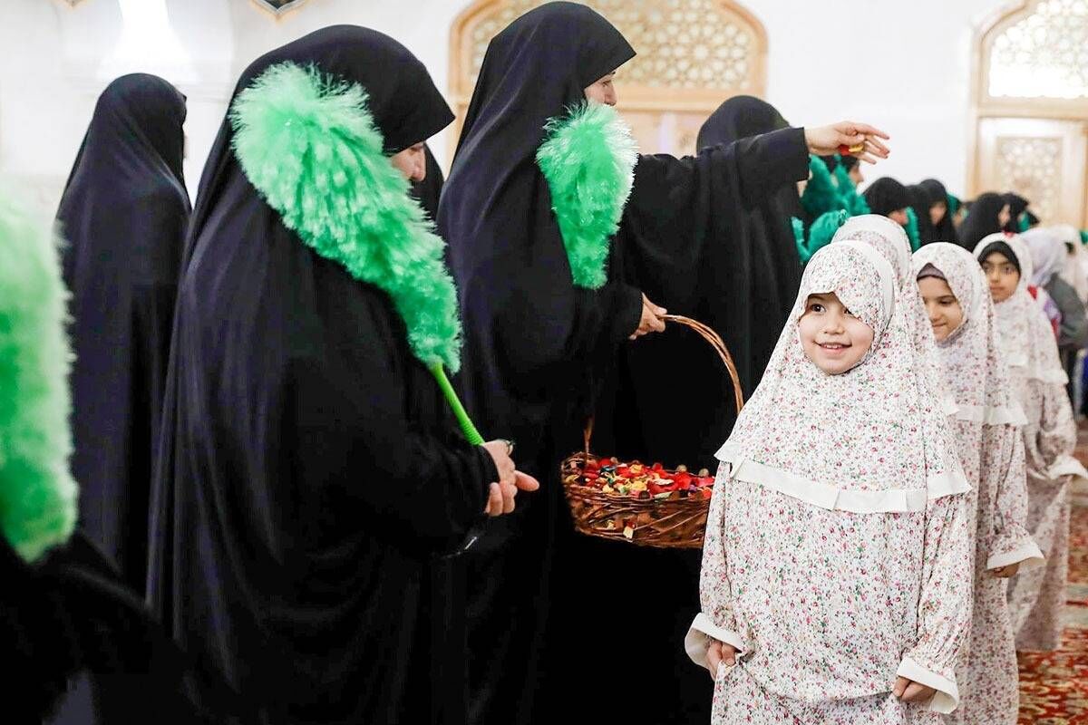 دوست دارم در آسمان بندگی خدا بدرخشم